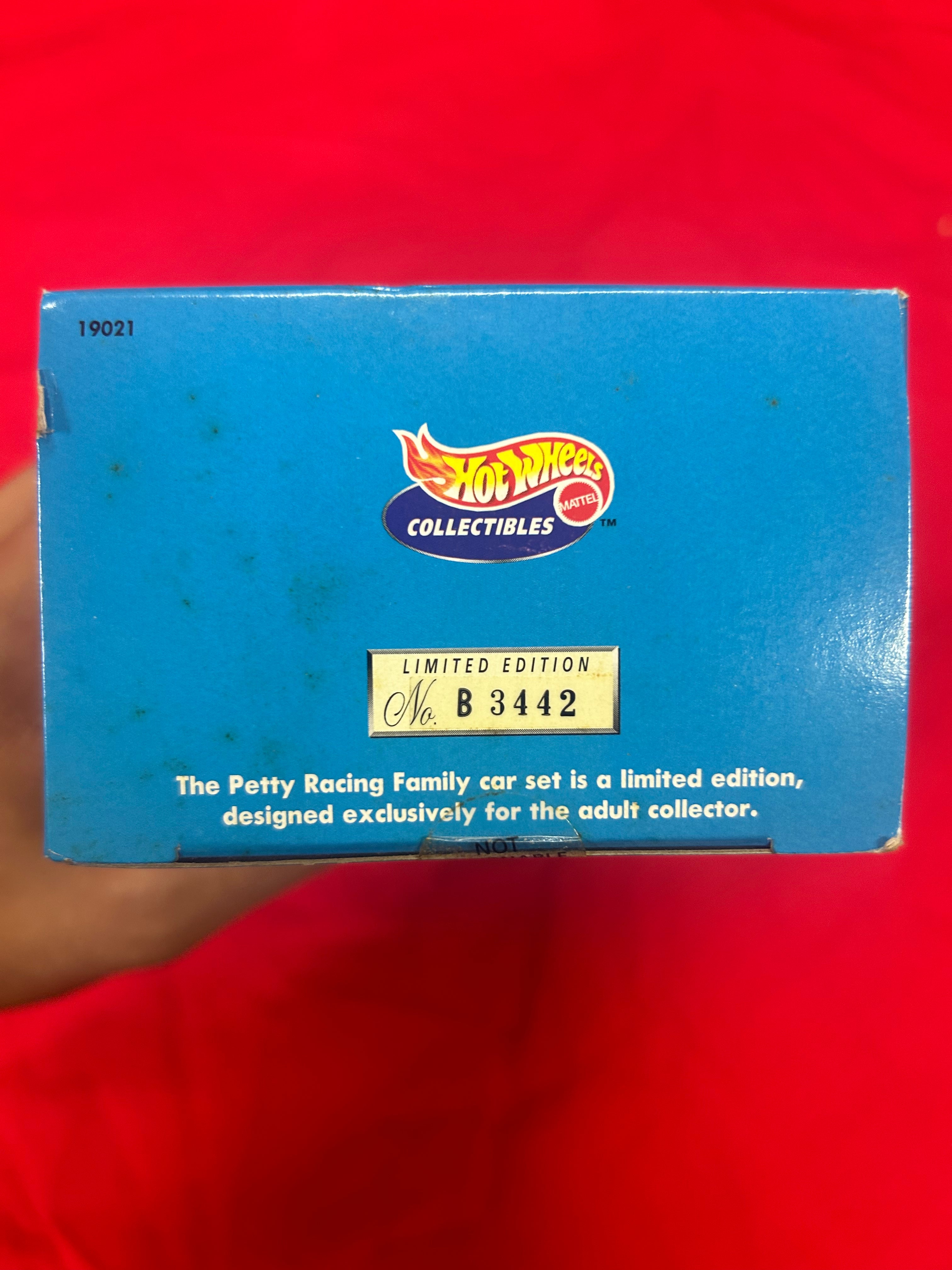 Hot Wheels-Petty Family Three Generations of Racing Set ( Signed